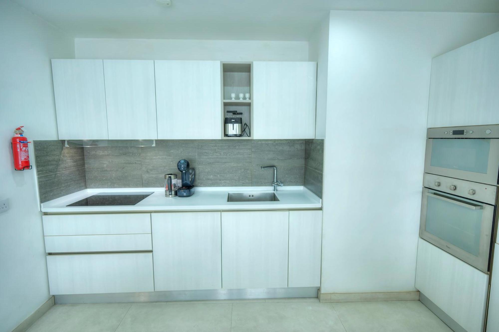 Seafront Bright & Spacious 2 Bedroom, Balcony, Kdeg1-1 Apartment