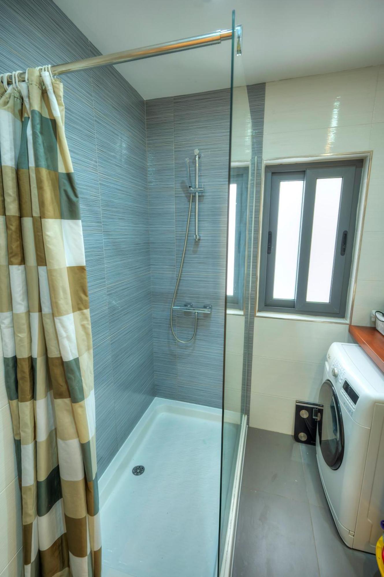 Apartment Seafront Bright & Spacious 2 Bedroom, Balcony, Kdeg1-1 Sliema