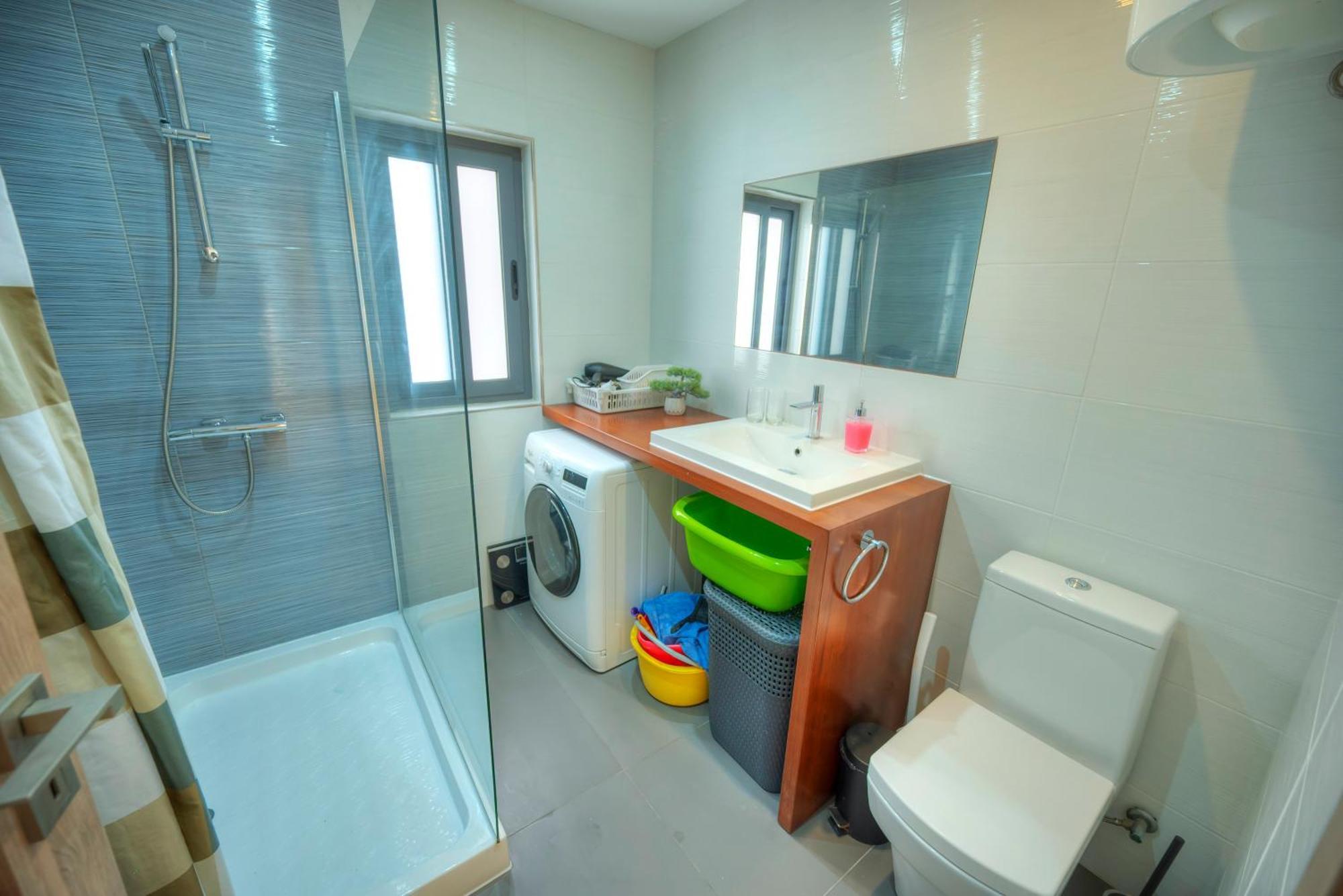 Seafront Bright & Spacious 2 Bedroom, Balcony, Kdeg1-1 *