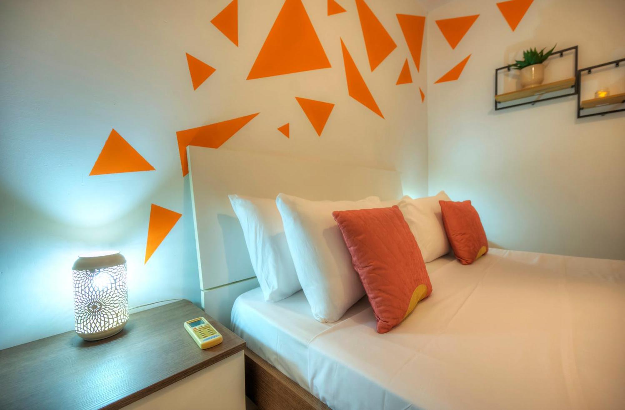 Seafront Bright & Spacious 2 Bedroom, Balcony, Kdeg1-1 Sliema
